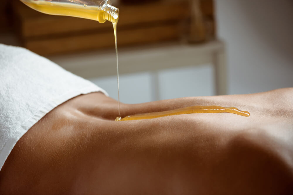 Relaksacyjny masaż całego ciała z aromatycznymi olejkami